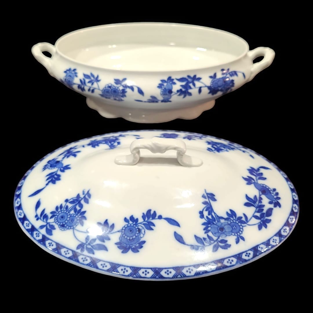 Sopera en Porcelana esmaltada - Elegancia Sevillana - Cositas Antiguas – La Guadaña, Anticuarios Online en Jerez , vender antigüedades, muebles antiguos