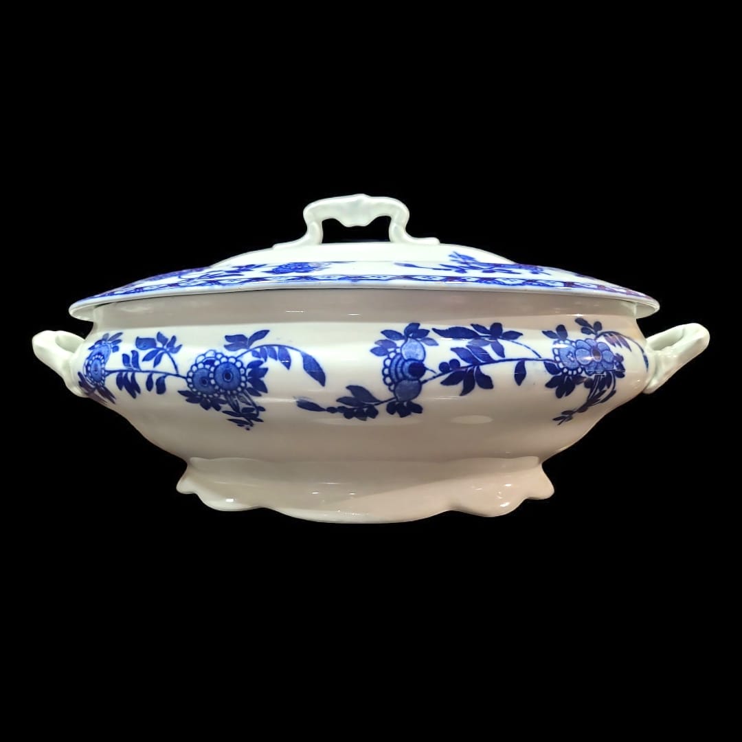 Sopera en Porcelana esmaltada - Elegancia Sevillana - Cositas Antiguas – La Guadaña, Anticuarios Online en Jerez , vender antigüedades, muebles antiguos