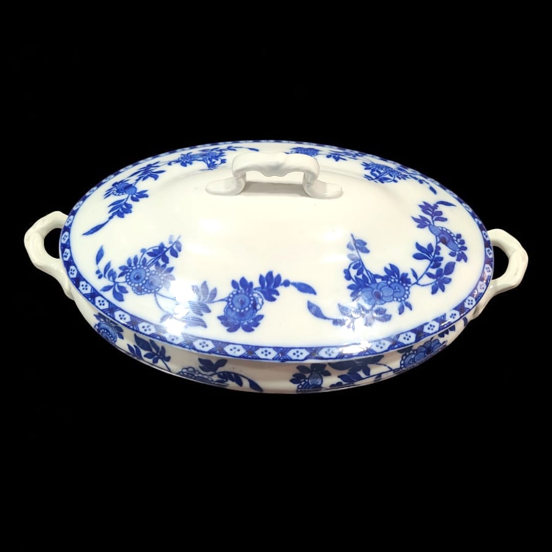 Sopera en Porcelana esmaltada - Elegancia Sevillana - Cositas Antiguas – La Guadaña, Anticuarios Online en Jerez , vender antigüedades, muebles antiguos