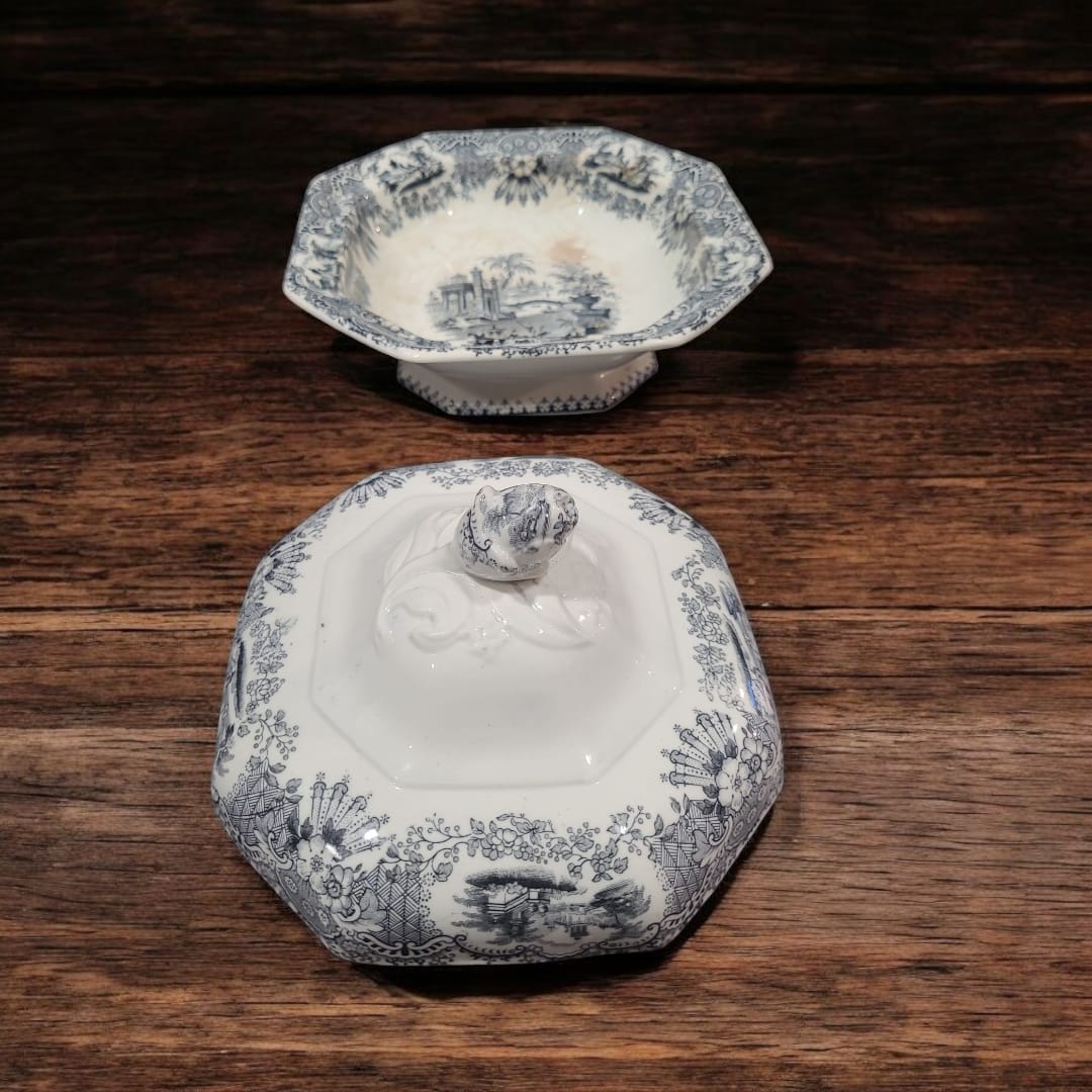 Sopera Pickman de Loza Clásica, Edición Limitada - Cositas Antiguas – La Guadaña, Anticuarios Online en Jerez , vender antigüedades, muebles antiguos