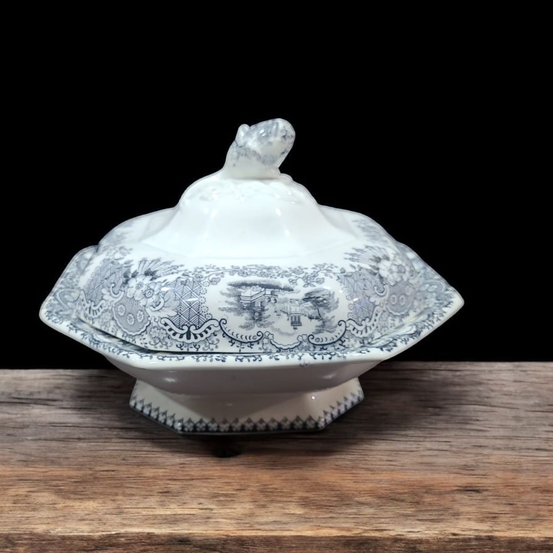 Sopera Pickman de Loza Clásica, Edición Limitada - Cositas Antiguas – La Guadaña, Anticuarios Online en Jerez , vender antigüedades, muebles antiguos