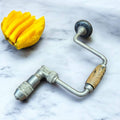 Taladro manual vintage de manivela con mango de madera - Cositas Antiguas – La Guadaña, Anticuarios Online en Jerez , vender antigüedades, muebles antiguos