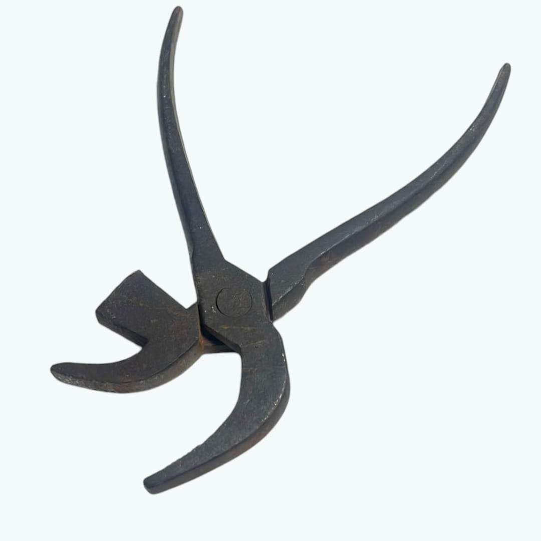 Alicates de zapatero antiguos con martillo de acero - Cositas Antiguas – La Guadaña, Anticuarios Online en Jerez , vender antigüedades, muebles antiguos