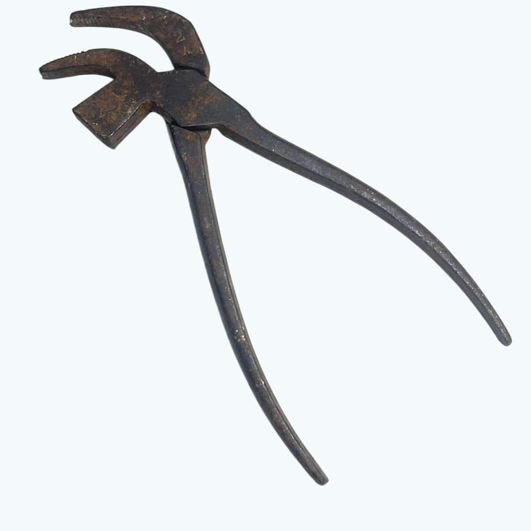 Alicates de zapatero antiguos con martillo de acero - Cositas Antiguas – La Guadaña, Anticuarios Online en Jerez , vender antigüedades, muebles antiguos