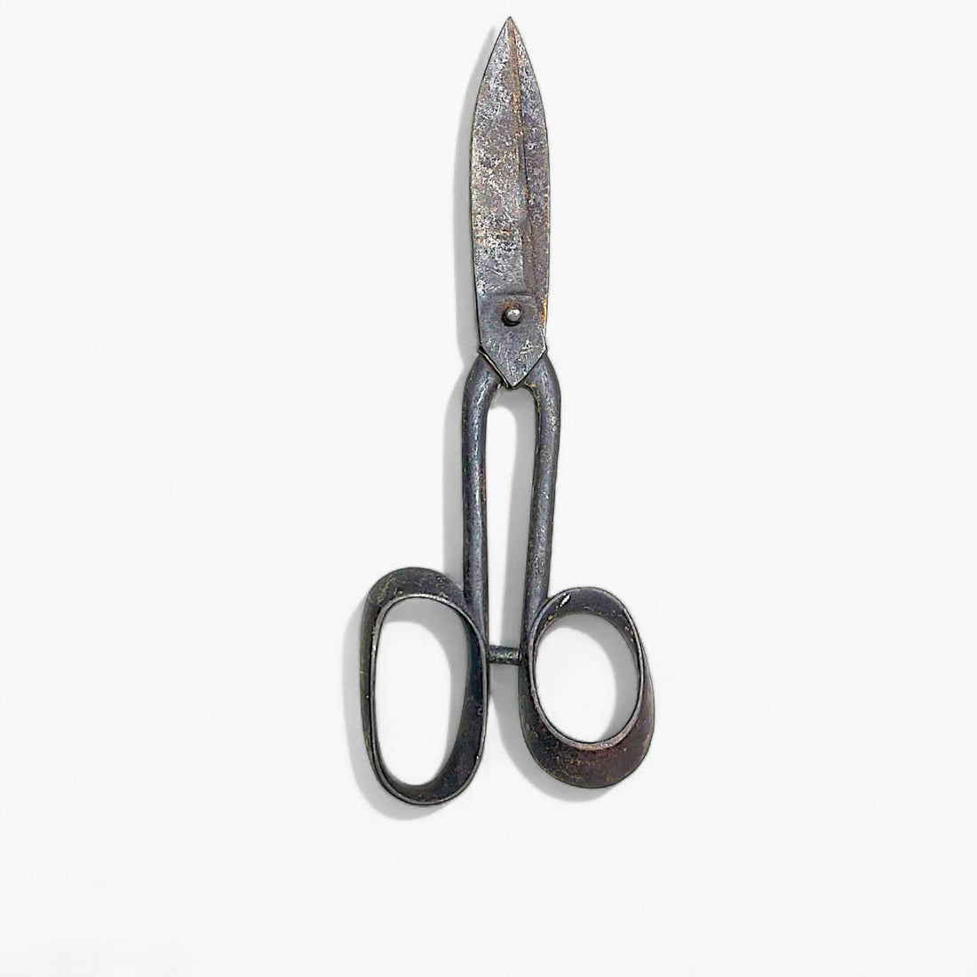 Tijeras antiguas de sastre de acero forjado - Cositas Antiguas – La Guadaña, Anticuarios Online en Jerez , vender antigüedades, muebles antiguos