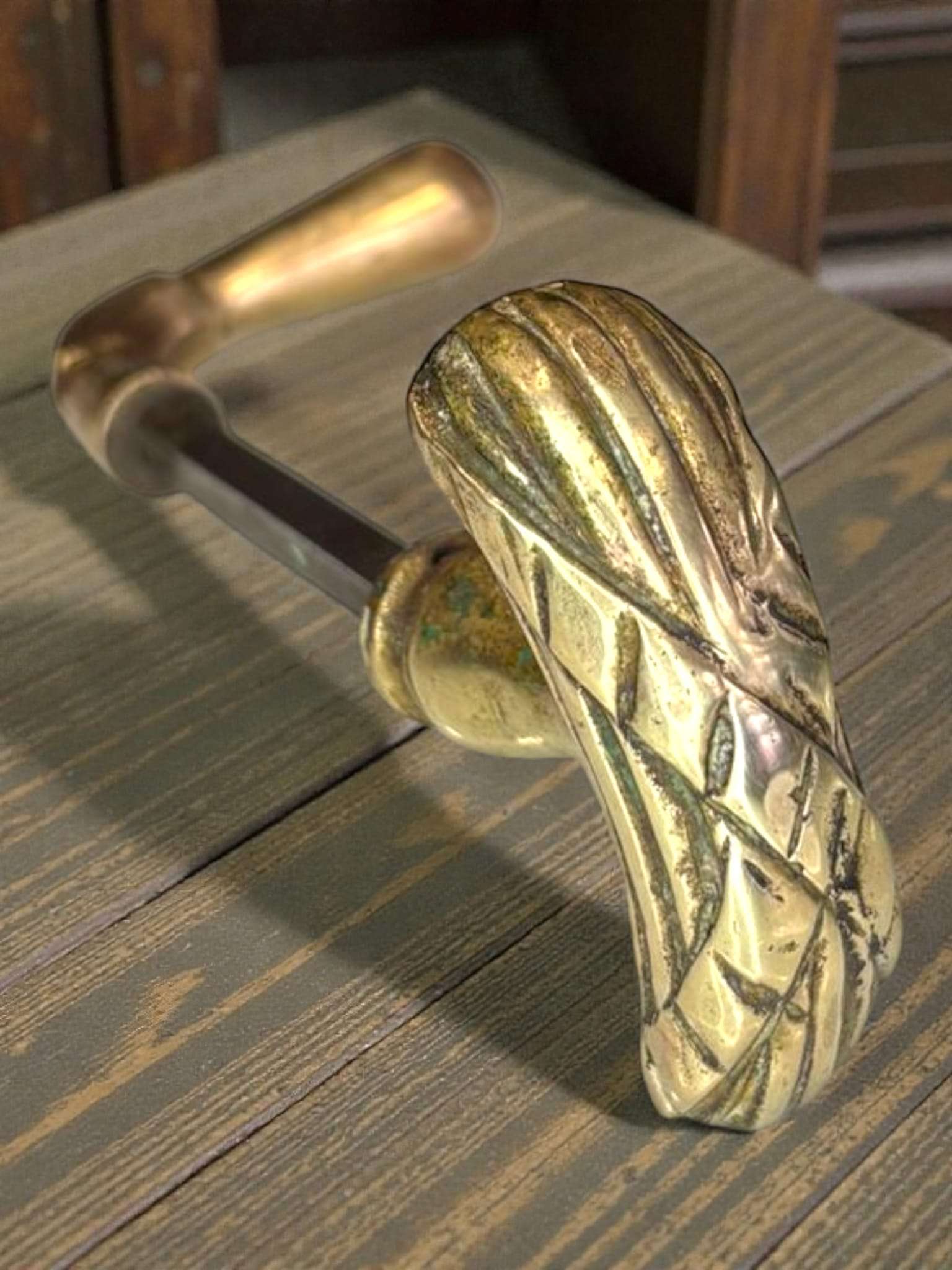 Tirador de Bronce Francés 70s: Elegancia y Funcionalidad - Cositas Antiguas – La Guadaña, Anticuarios Online en Jerez , vender antigüedades, muebles antiguos