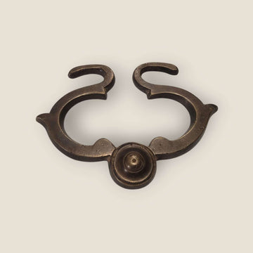 Tirador de metal antiguo con diseño decorativo único - Cositas Antiguas – La Guadaña, Anticuarios Online en Jerez , vender antigüedades, muebles antiguos