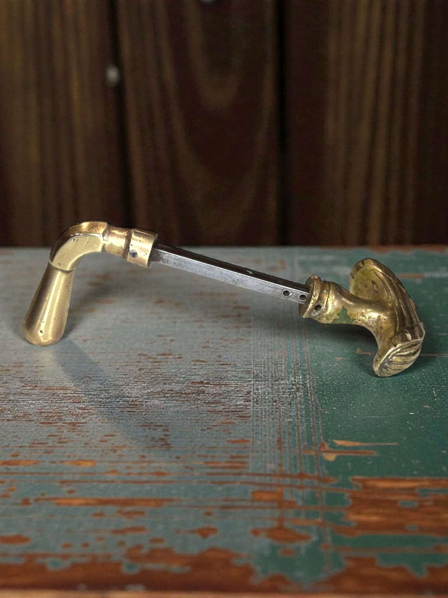 Tirador de Bronce Francés 70s: Elegancia y Funcionalidad - Cositas Antiguas – La Guadaña, Anticuarios Online en Jerez , vender antigüedades, muebles antiguos