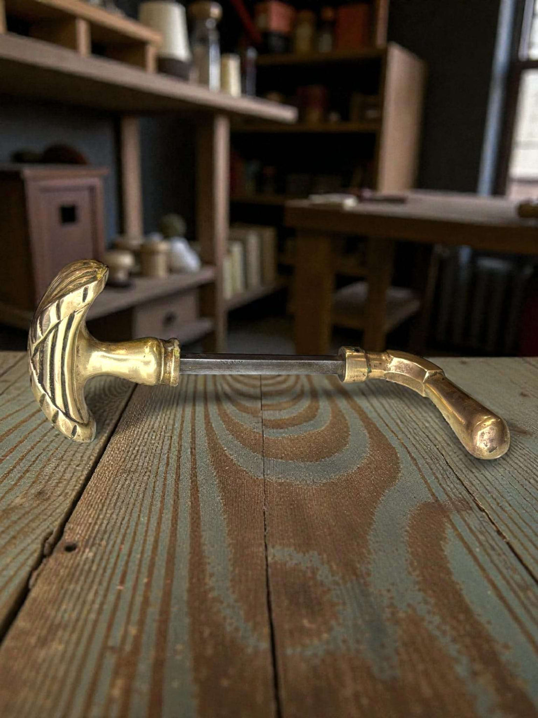 Tirador de Bronce Francés 70s: Elegancia y Funcionalidad - Cositas Antiguas – La Guadaña, Anticuarios Online en Jerez , vender antigüedades, muebles antiguos