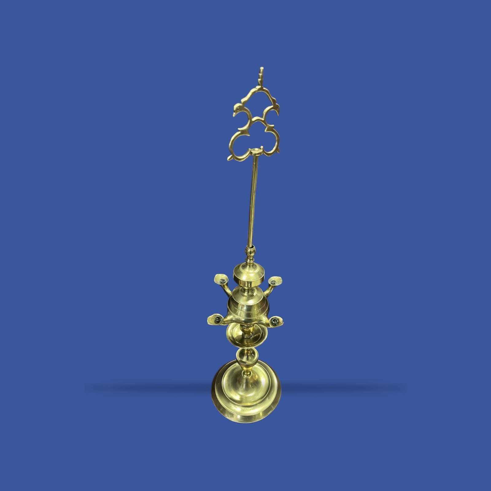Velón de metal dorado con estructura alta y decorativa - Cositas Antiguas – La Guadaña, Anticuarios Online en Jerez , vender antigüedades, muebles antiguos