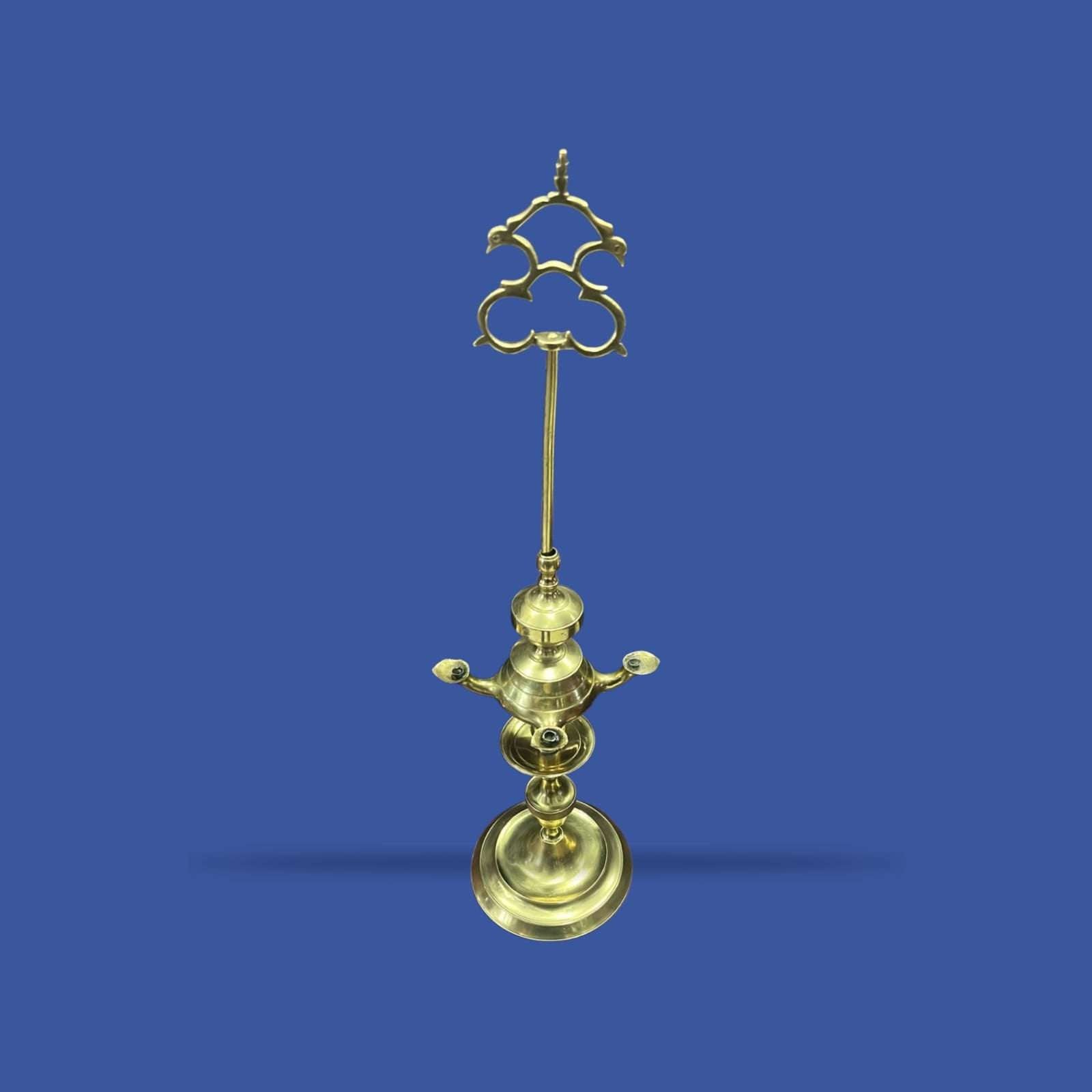 Velón de metal dorado con estructura alta y decorativa - Cositas Antiguas – La Guadaña, Anticuarios Online en Jerez , vender antigüedades, muebles antiguos
