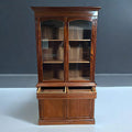 Vitrina de madera con puertas de cristal elegante - Cositas Antiguas – La Guadaña, Anticuarios Online en Jerez , vender antigüedades, muebles antiguos
