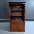 Vitrina de madera con puertas de cristal elegante - Cositas Antiguas – La Guadaña, Anticuarios Online en Jerez , vender antigüedades, muebles antiguos