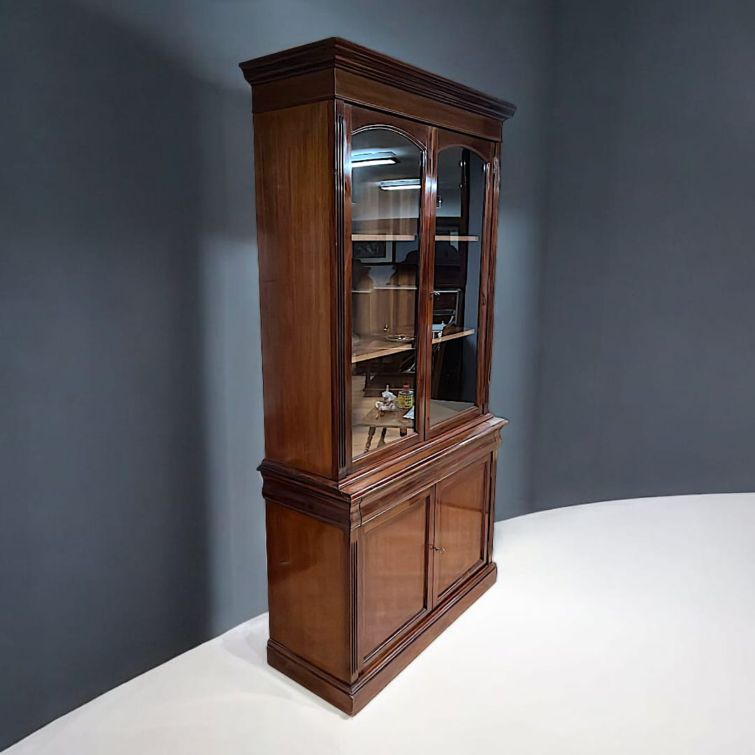 Vitrina de madera con puertas de cristal elegante - Cositas Antiguas – La Guadaña, Anticuarios Online en Jerez , vender antigüedades, muebles antiguos