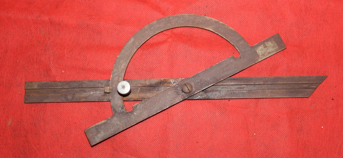 Transportador de Ángulos Antiguo – Herramienta Vintage - Cositas Antiguas – La Guadaña, Anticuarios Online en Jerez , vender antigüedades, muebles antiguos