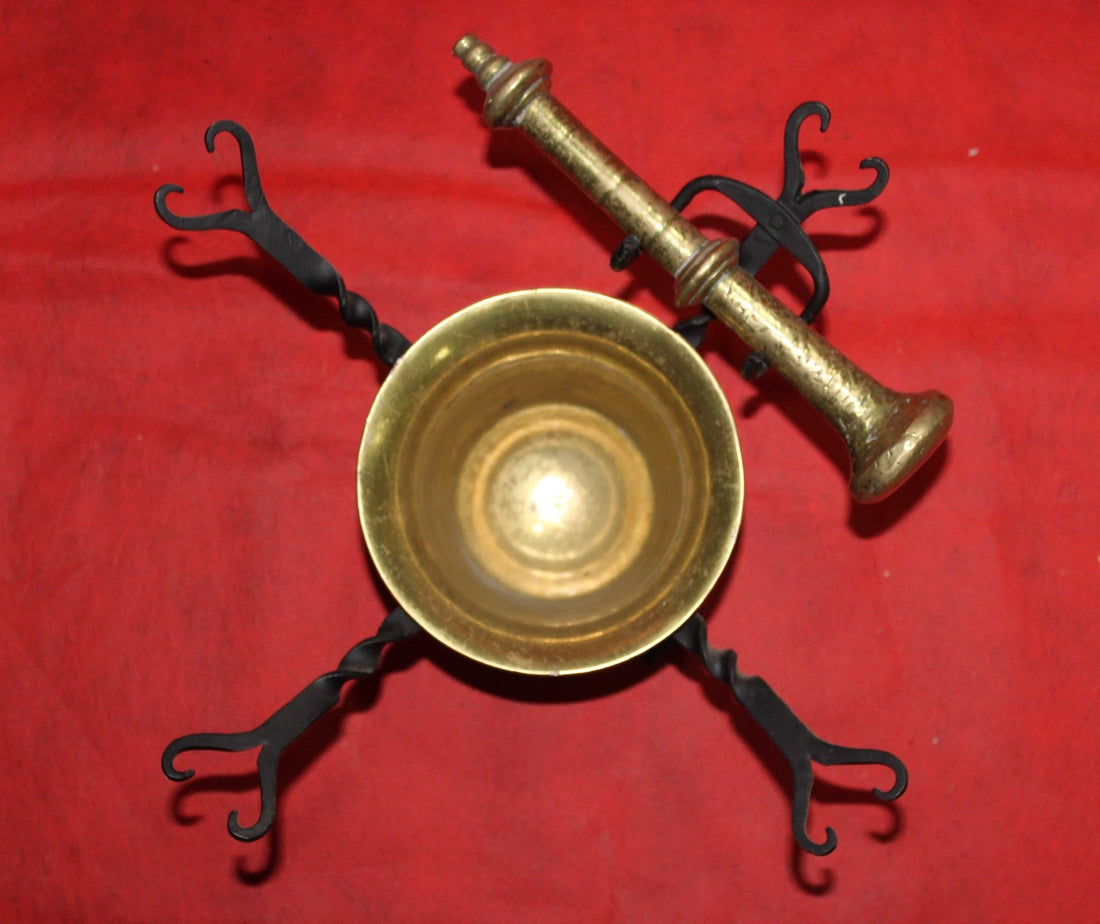 Mortero antiguo con filigrana para pared - Cositas Antiguas – La Guadaña, Anticuarios Online en Jerez , vender antigüedades, muebles antiguos