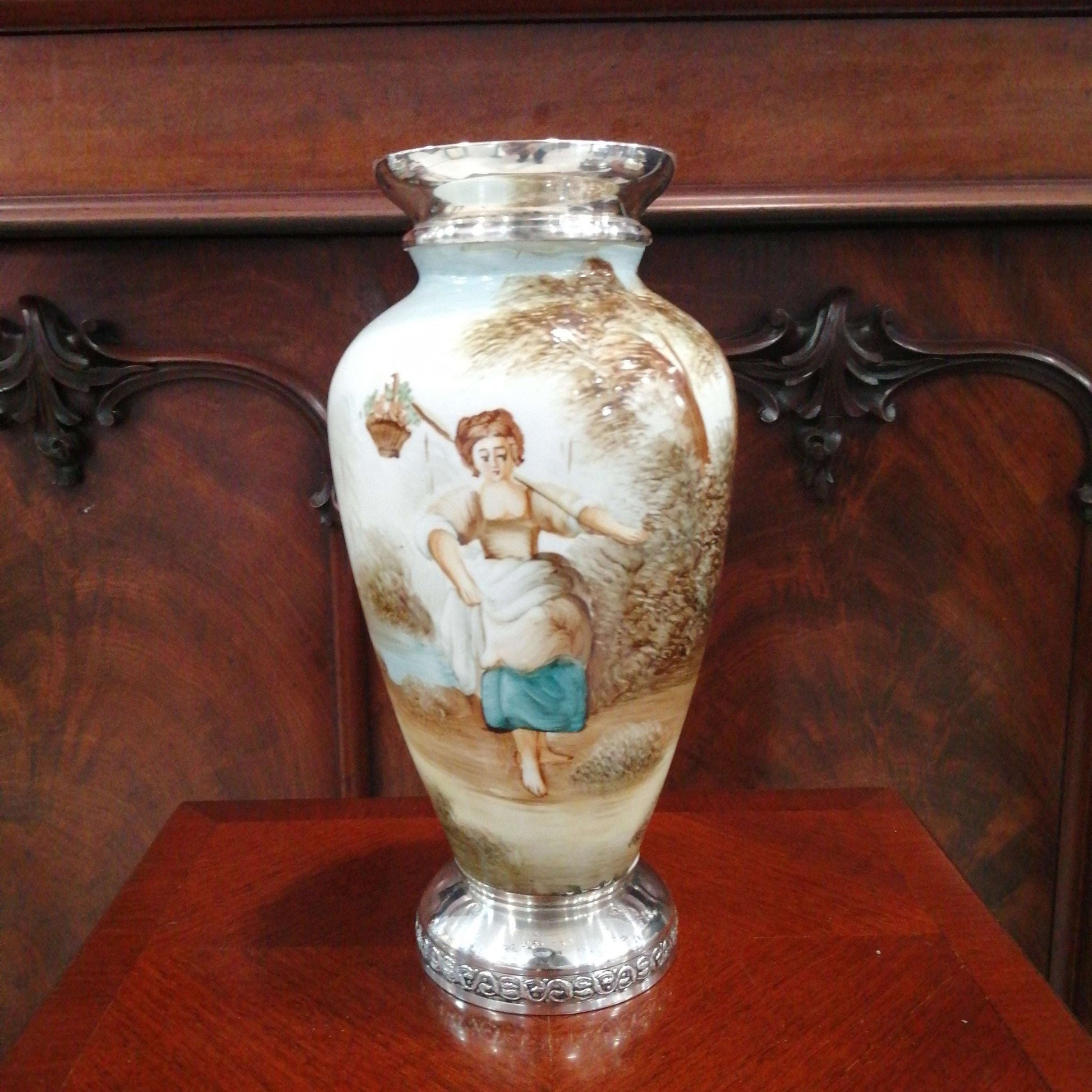 Jarrón de Porcelana Fina con Plata de Ley - Cositas Antiguas – La Guadaña, Anticuarios Online en Jerez , vender antigüedades, muebles antiguos