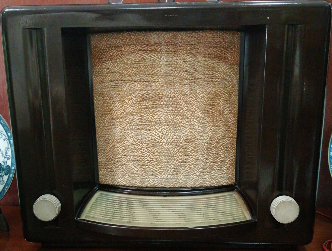 Radio de válvulas tipo teatro – auténtico estilo vintage - Cositas Antiguas – La Guadaña, Anticuarios Online en Jerez , vender antigüedades, muebles antiguos