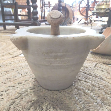 Mortero de mármol blanco antiguo – Elegancia y precisión - Cositas Antiguas – La Guadaña, Anticuarios Online en Jerez , vender antigüedades, muebles antiguos