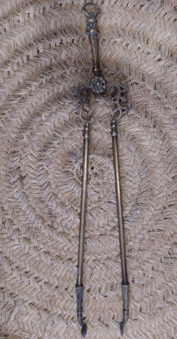 Pinza de chimenea en bronce | Decoración antigua y elegante. - Cositas Antiguas – La Guadaña, Anticuarios Online en Jerez , vender antigüedades, muebles antiguos