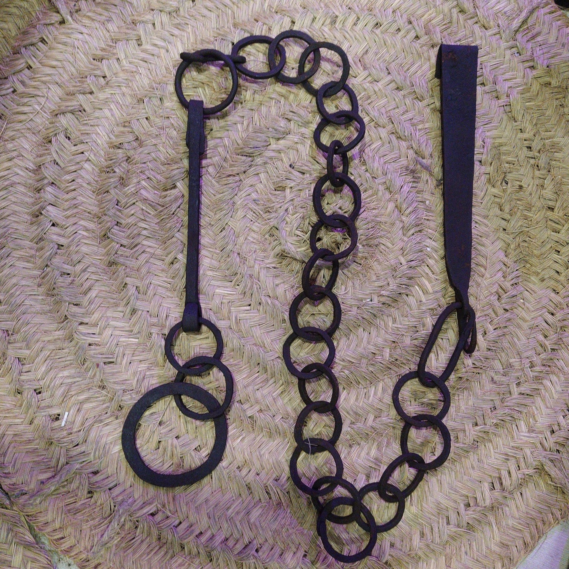 Cadena - LLares de hierro forjado para colgar calderos - Cositas Antiguas – La Guadaña, Anticuarios Online en Jerez , vender antigüedades, muebles antiguos