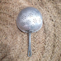 Escurridor de aluminio antiguo en perfecto estado - Cositas Antiguas – La Guadaña, Anticuarios Online en Jerez , vender antigüedades, muebles antiguos