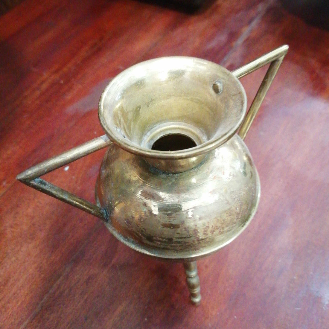 Macetero pote gallego de metal con tres patas, ideal decoración - Cositas Antiguas – La Guadaña, Anticuarios Online en Jerez , vender antigüedades, muebles antiguos