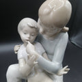 Figura de porcelana niño y niña sentada | Elegancia - Cositas Antiguas – La Guadaña, Anticuarios Online en Jerez , vender antigüedades, muebles antiguos