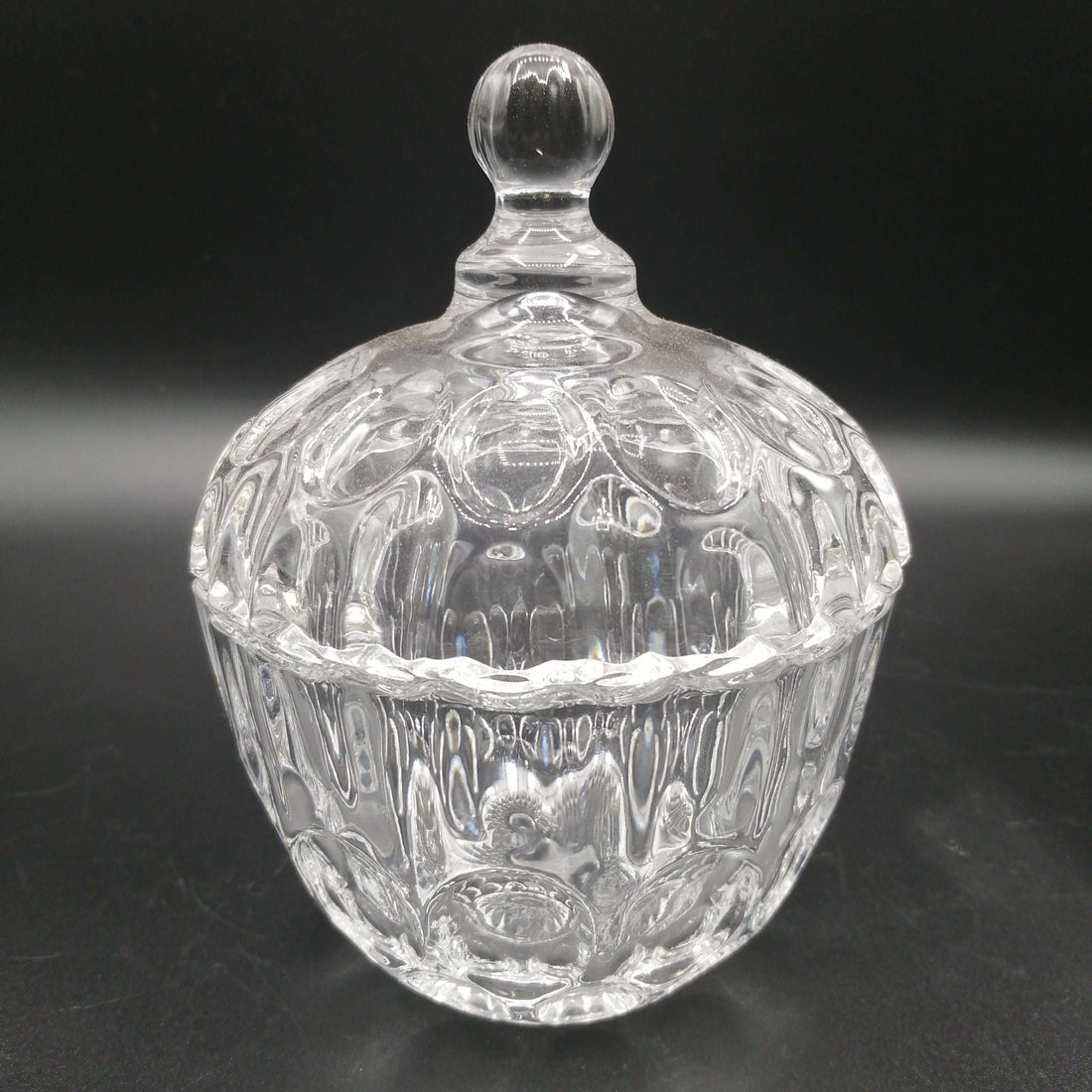 Tarro de Cristal Tallado con Tapa - Elegancia y Funcionalidad - Cositas Antiguas – La Guadaña, Anticuarios Online en Jerez , vender antigüedades, muebles antiguos