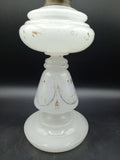 Quinqué de opalina pintado a mano - Elegancia clásica y calidad - Cositas Antiguas – La Guadaña, Anticuarios Online en Jerez , vender antigüedades, muebles antiguos
