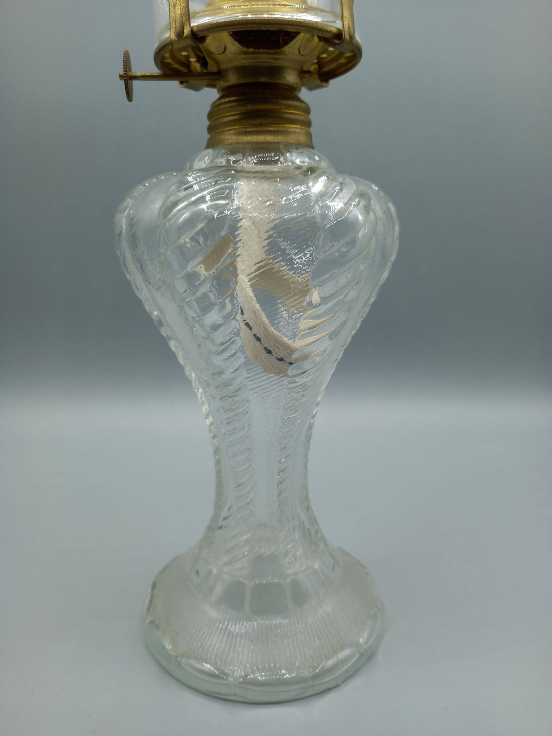 Quinque de cristal antiguo, elegante pieza decorativa - Cositas Antiguas – La Guadaña, Anticuarios Online en Jerez , vender antigüedades, muebles antiguos