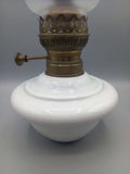 Quinque de Opalina Blanca para Mesa - Cositas Antiguas – La Guadaña, Anticuarios Online en Jerez , vender antigüedades, muebles antiguos