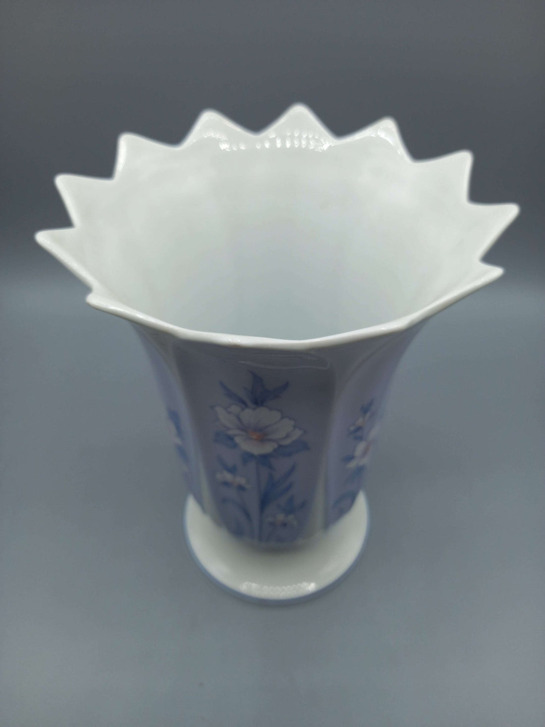 Jarrón de porcelana Capeans, decoración elegante y duradera - Cositas Antiguas – La Guadaña, Anticuarios Online en Jerez , vender antigüedades, muebles antiguos