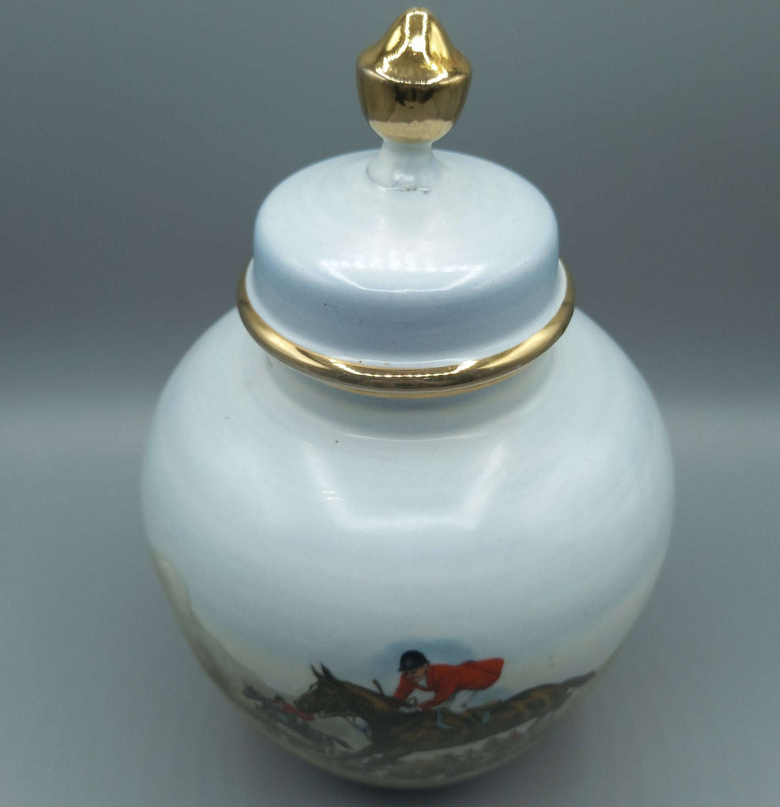 Tibor de porcelana pintado a mano con cacería inglesa, exclusivo - Cositas Antiguas – La Guadaña, Anticuarios Online en Jerez