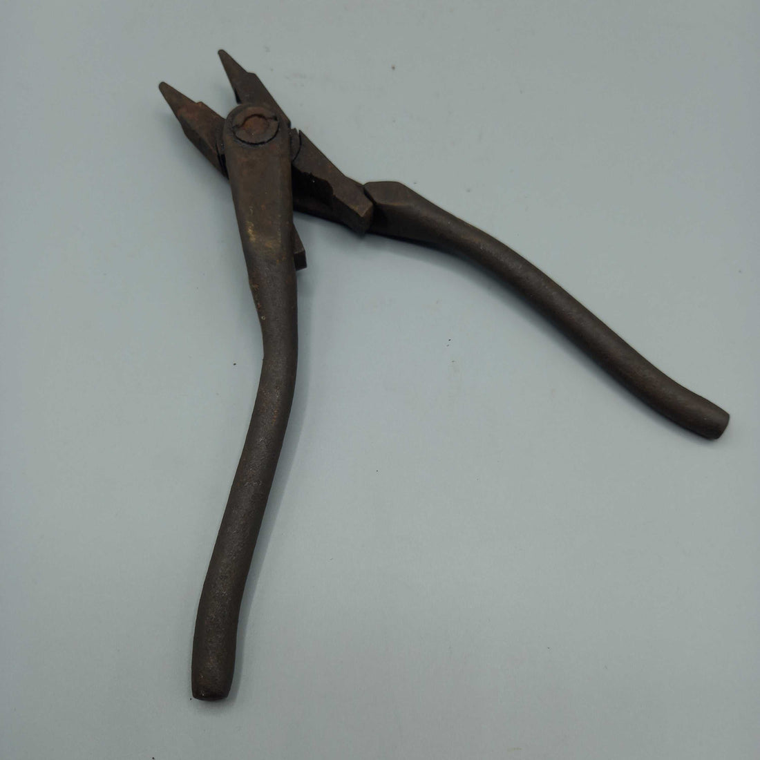 Antiguo alicate 2 en 1 con cabeza giratoria, excelente calidad - Cositas Antiguas – La Guadaña, Anticuarios Online en Jerez , vender antigüedades, muebles antiguos