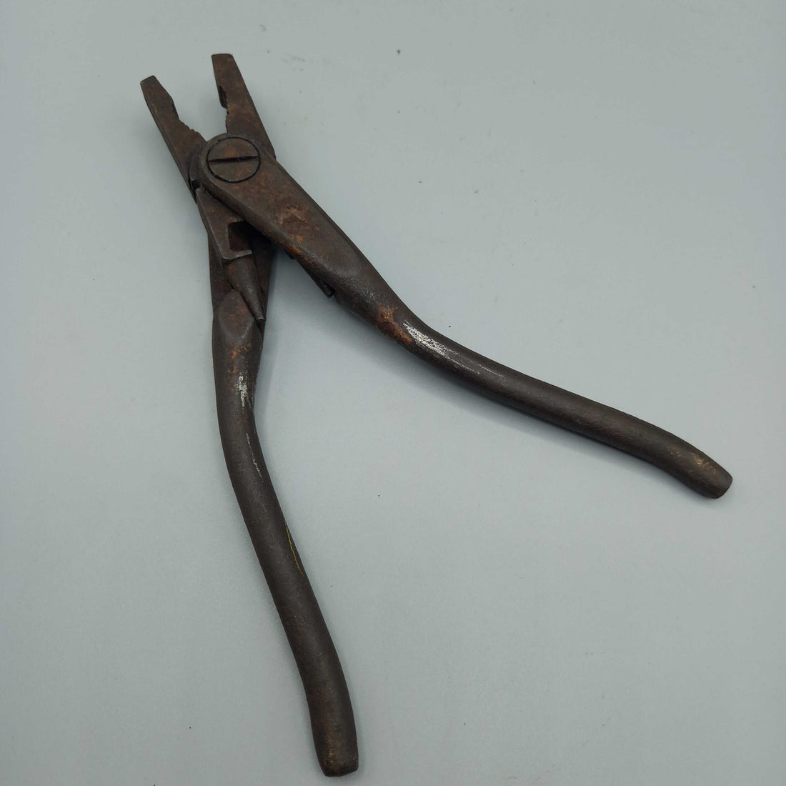 Antiguo alicate 2 en 1 con cabeza giratoria, excelente calidad - Cositas Antiguas – La Guadaña, Anticuarios Online en Jerez , vender antigüedades, muebles antiguos