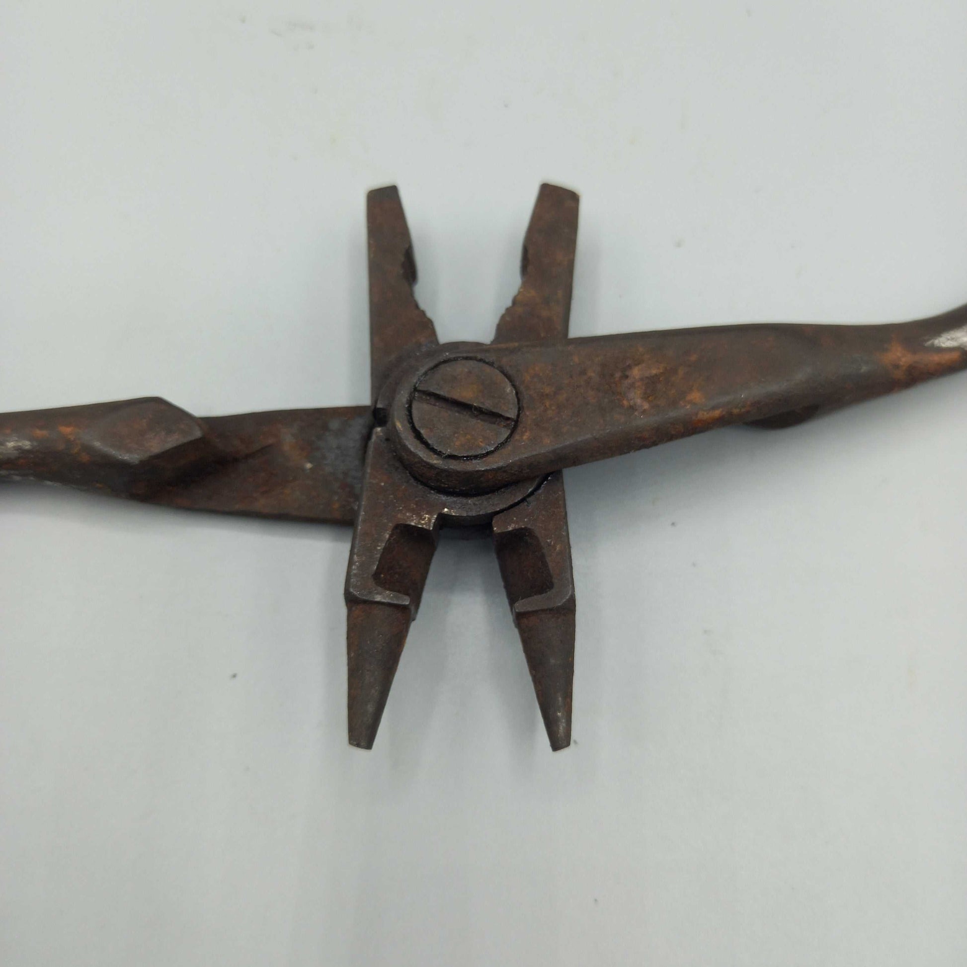 Antiguo alicate 2 en 1 con cabeza giratoria, excelente calidad - Cositas Antiguas – La Guadaña, Anticuarios Online en Jerez , vender antigüedades, muebles antiguos