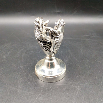 Sello de Lacre con Motivo de Caballos – Metal Plateado de Alta Calidad - Cositas Antiguas – La Guadaña, Anticuarios Online en Jerez , vender antigüedades, muebles antiguos