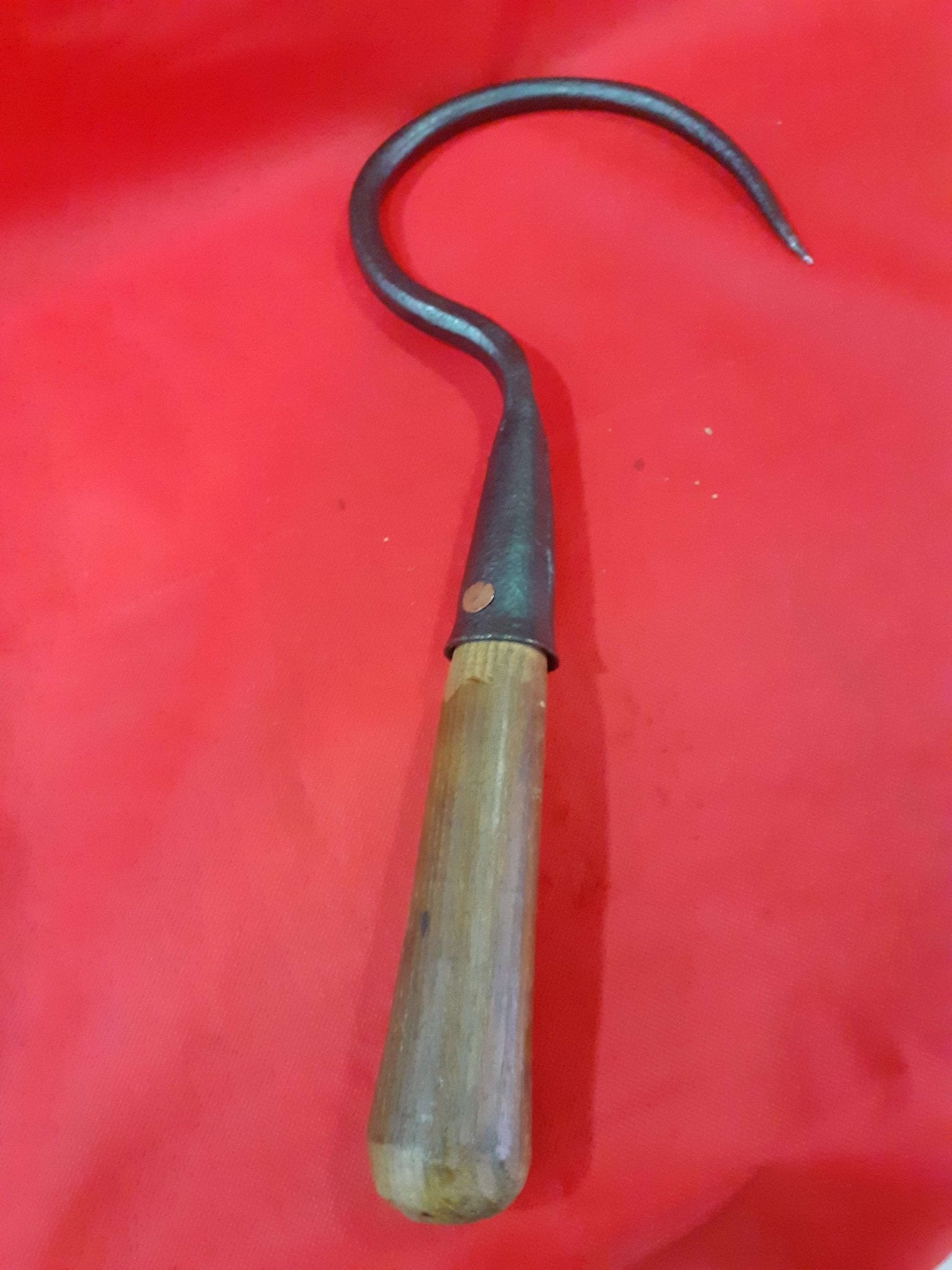 Garfio de hierro antiguo con mango de madera | Cositas Antiguas - Cositas Antiguas – La Guadaña, Anticuarios Online en Jerez , vender antigüedades, muebles antiguos