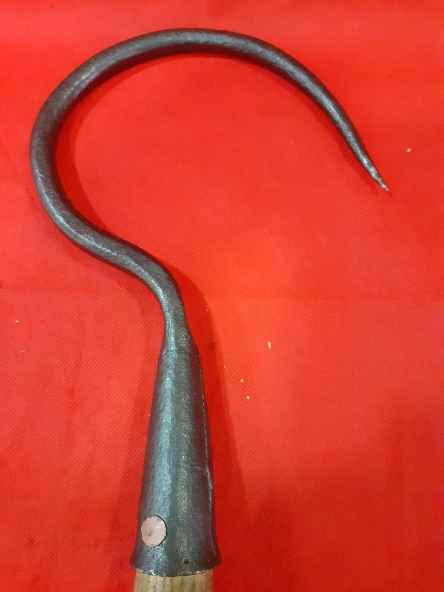 Garfio de hierro antiguo con mango de madera | Cositas Antiguas - Cositas Antiguas – La Guadaña, Anticuarios Online en Jerez , vender antigüedades, muebles antiguos