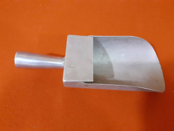 Cazo Medida de Aluminio para Ultramarinos – Antigüedad Útil - Cositas Antiguas – La Guadaña, Anticuarios Online en Jerez , vender antigüedades, muebles antiguos