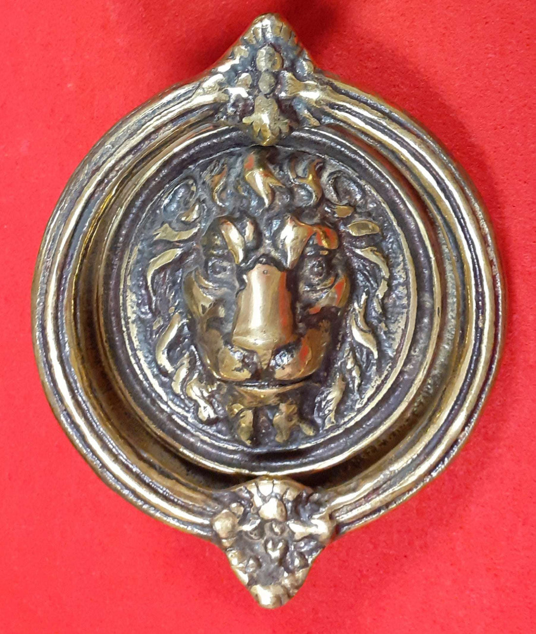 Aldabas antiguas en forma de argolla y cabeza de león - Cositas Antiguas – La Guadaña, Anticuarios Online en Jerez , vender antigüedades, muebles antiguos