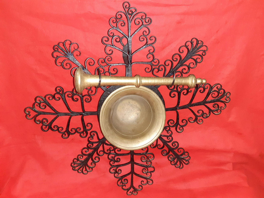 Mortero con filigranas antiguas – Decoración de pared única - Cositas Antiguas – La Guadaña, Anticuarios Online en Jerez , vender antigüedades, muebles antiguos