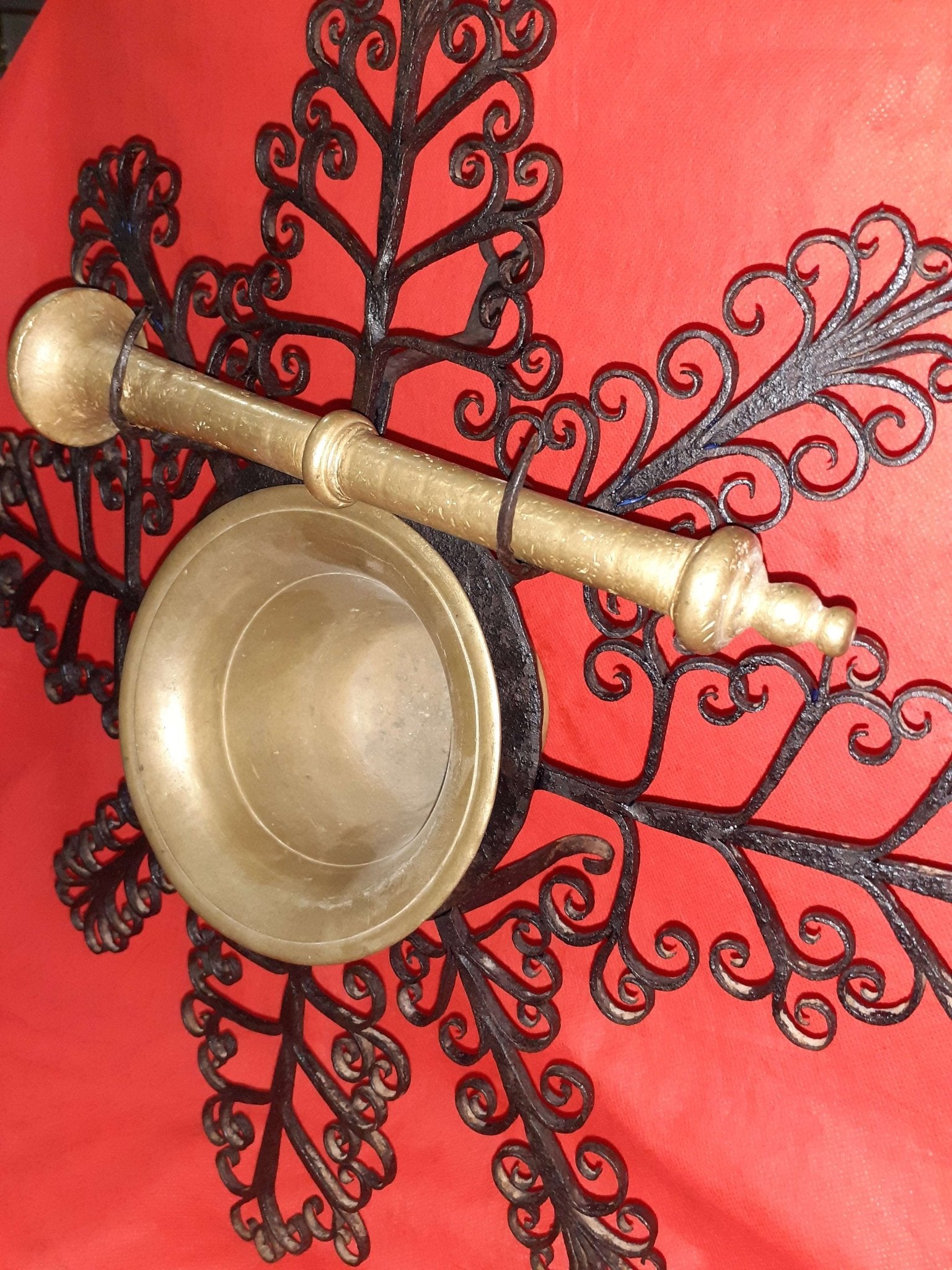 Mortero con filigranas antiguas – Decoración de pared única - Cositas Antiguas – La Guadaña, Anticuarios Online en Jerez , vender antigüedades, muebles antiguos