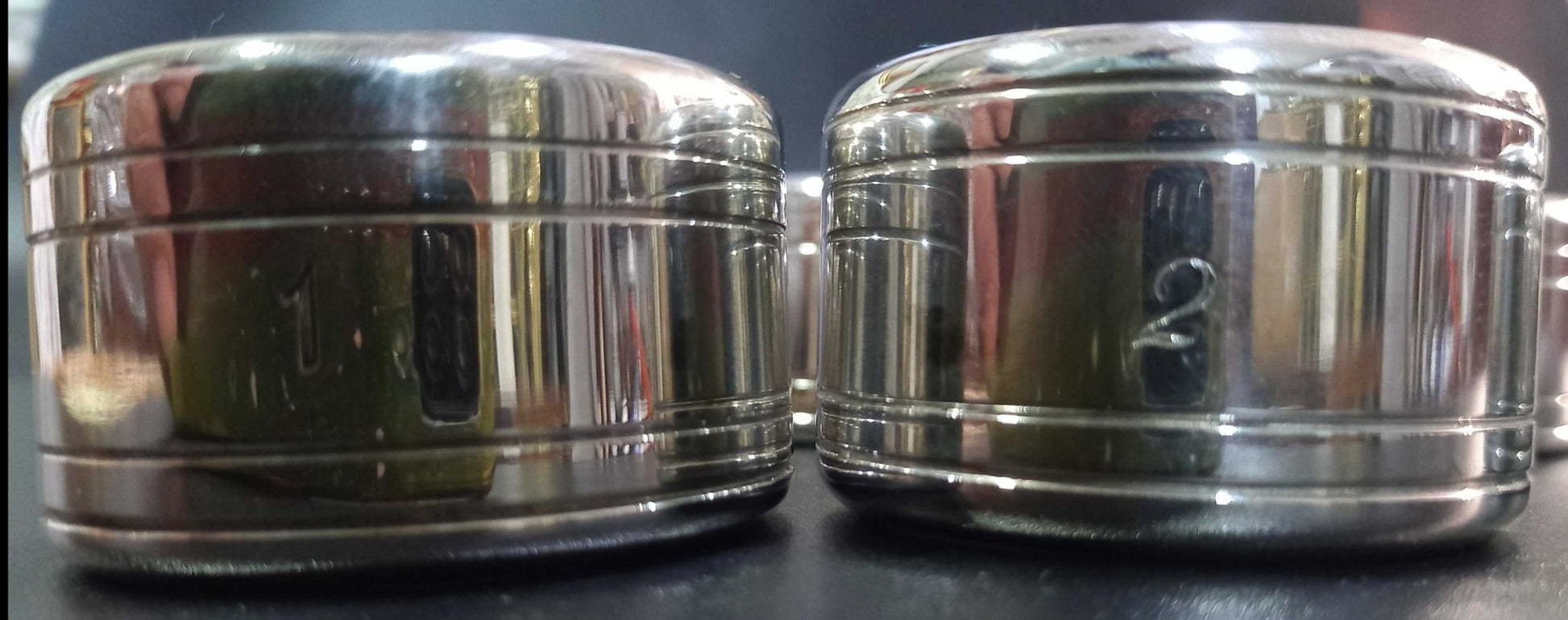 Set de 6 Servilleteros de Metal Plateado – Estilo y Calidad - Cositas Antiguas – La Guadaña, Anticuarios Online en Jerez , vender antigüedades, muebles antiguos