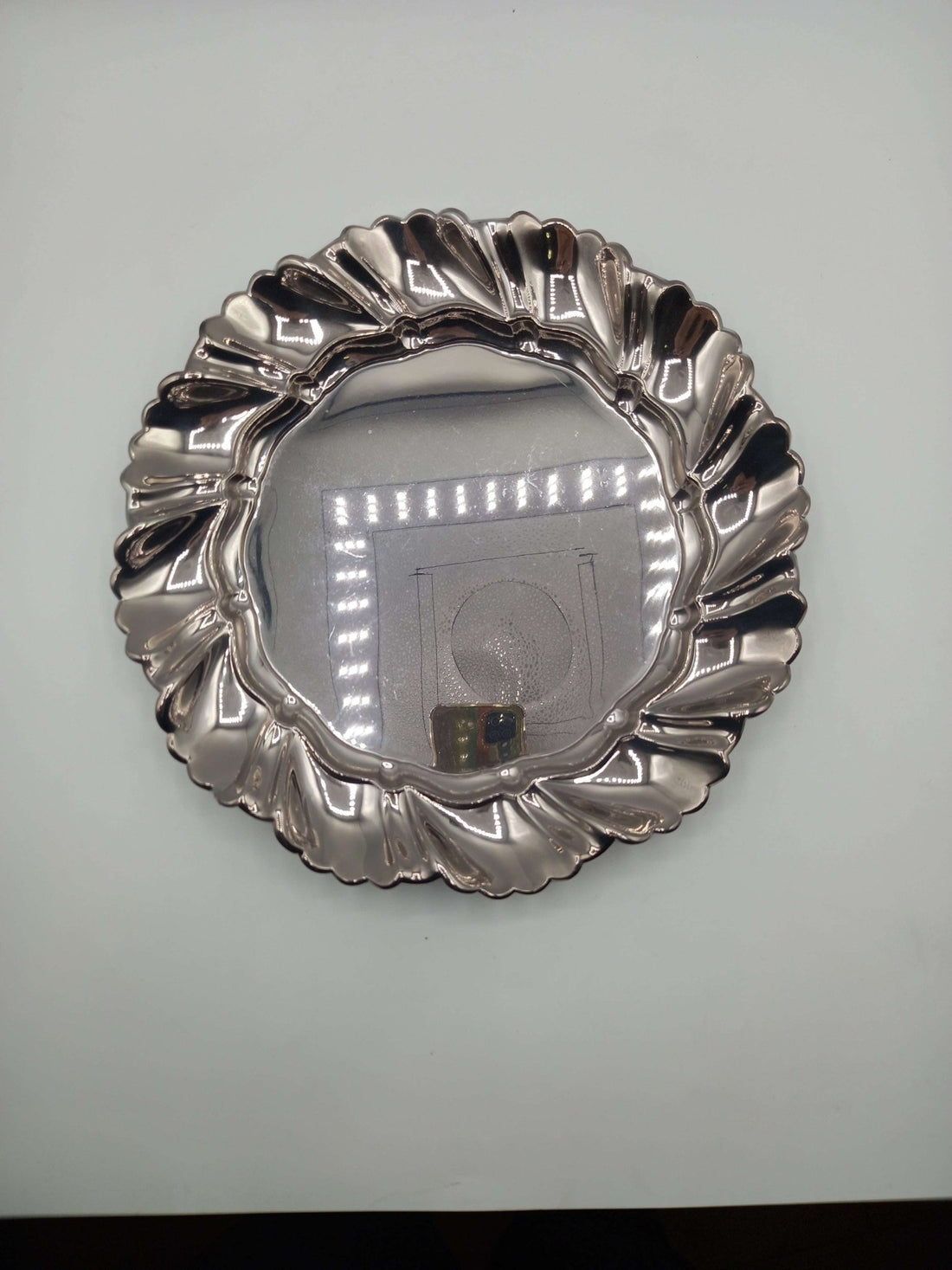 Elegante plato de metal plateado, calidad y estilo refinado - Cositas Antiguas – La Guadaña, Anticuarios Online en Jerez , vender antigüedades, muebles antiguos