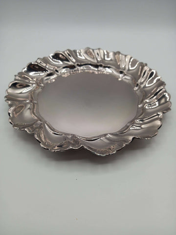Elegante plato de metal plateado, calidad y estilo refinado - Cositas Antiguas – La Guadaña, Anticuarios Online en Jerez , vender antigüedades, muebles antiguos