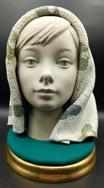 Figura Lladró de chica con manta | Excelente Calidad - Cositas Antiguas – La Guadaña, Anticuarios Online en Jerez , vender antigüedades, muebles antiguos
