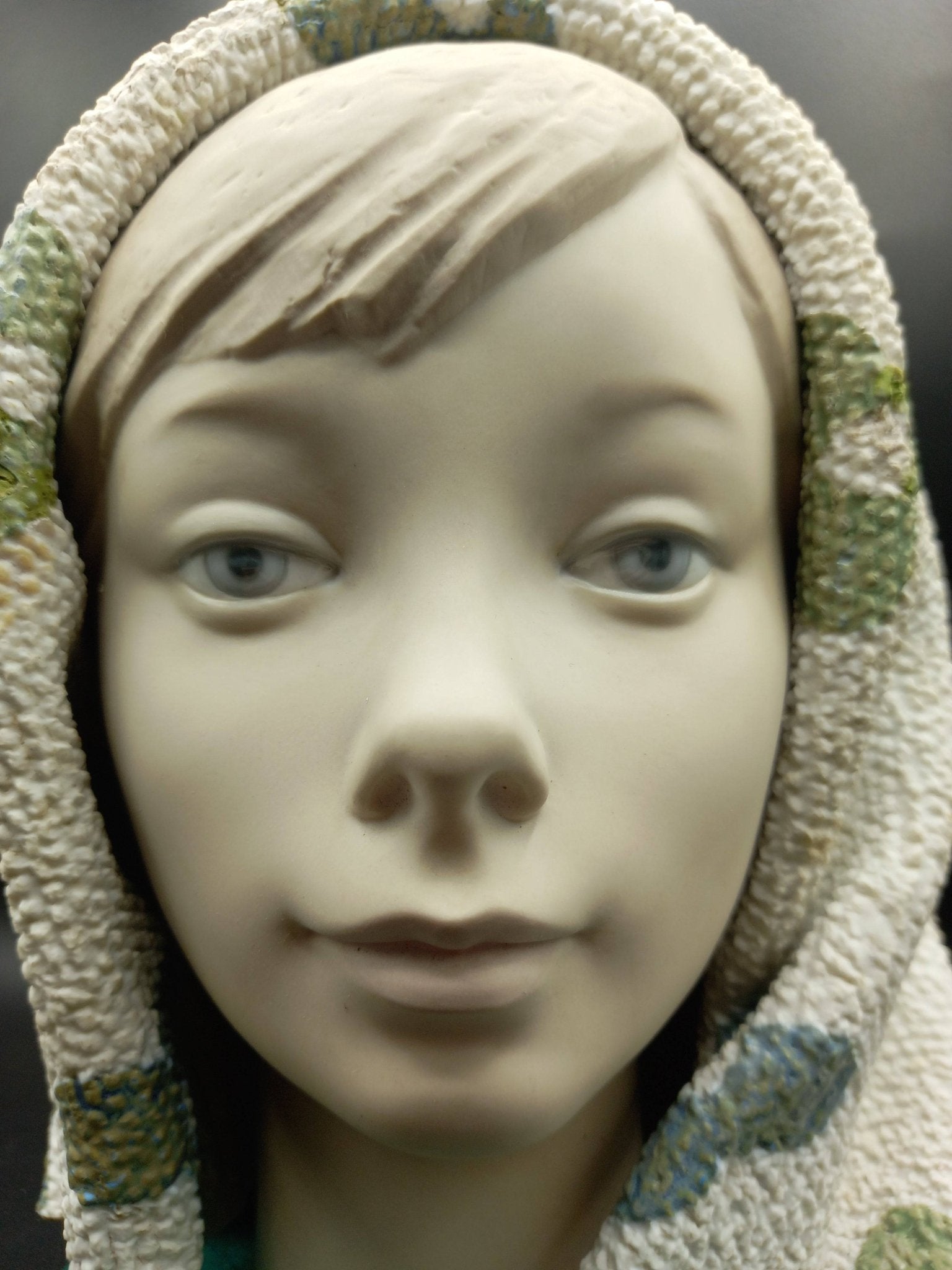 Figura Lladró de chica con manta | Excelente Calidad - Cositas Antiguas – La Guadaña, Anticuarios Online en Jerez , vender antigüedades, muebles antiguos