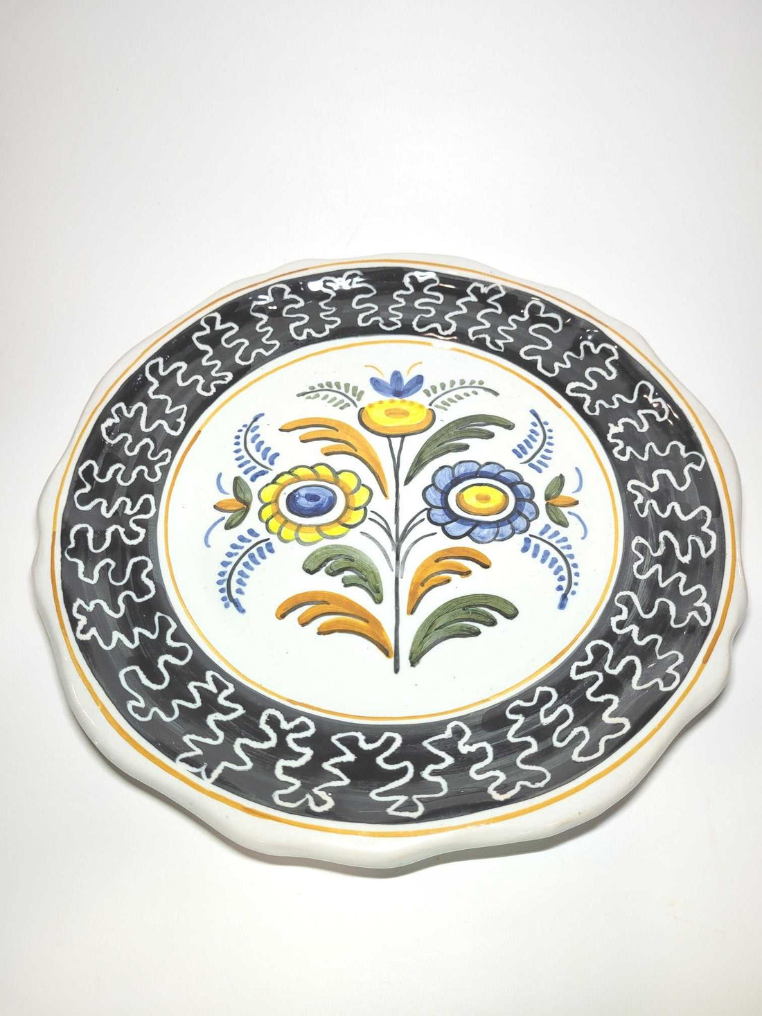Plato de cerámica de Talavera pintado a mano, calidad artesanal - Cositas Antiguas – La Guadaña, Anticuarios Online en Jerez , vender antigüedades, muebles antiguos